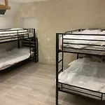 Appartement Dortoir Pour 6-8 Personnes Proche 100 M Du Metro