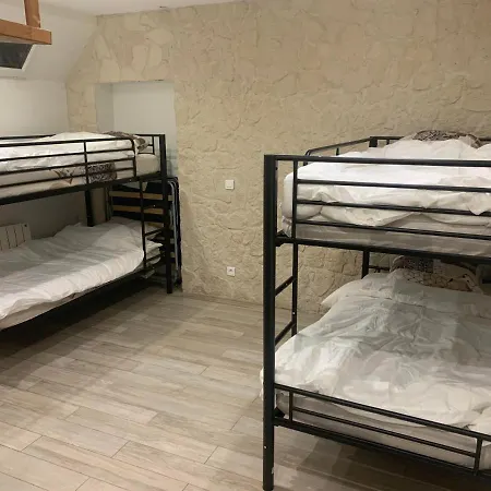 Dortoir Pour 6-8 Personnes Proche 100 M Du Metro * Paris