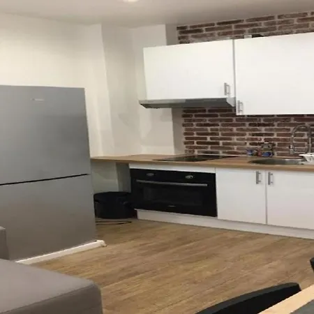 Apartment Dortoir Pour 6-8 Personnes Proche 100 M Du Metro *