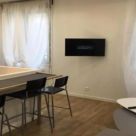 Dortoir Pour 6-8 Personnes Proche 100 M Du Metro Apartment Paris