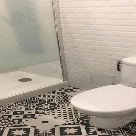 Apartment Dortoir Pour 6-8 Personnes Proche 100 M Du Metro Paris